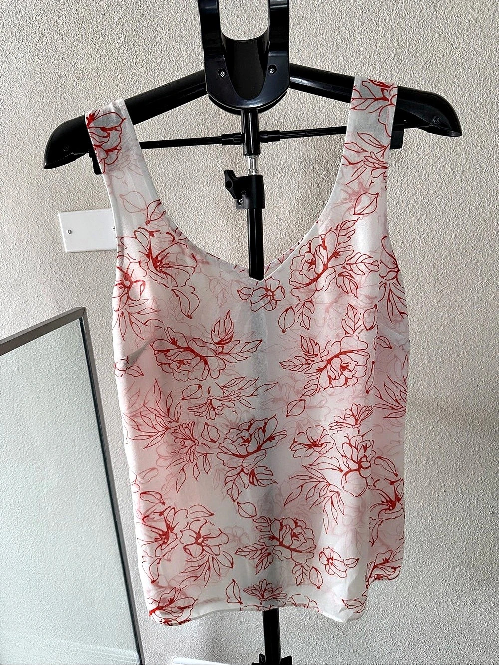 cabi Stencil Top Floral Tank Top White & Red Size Medium